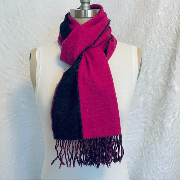 Tumi baby alpaca grey pink reversible fringed scarf - Picture 3 of 7